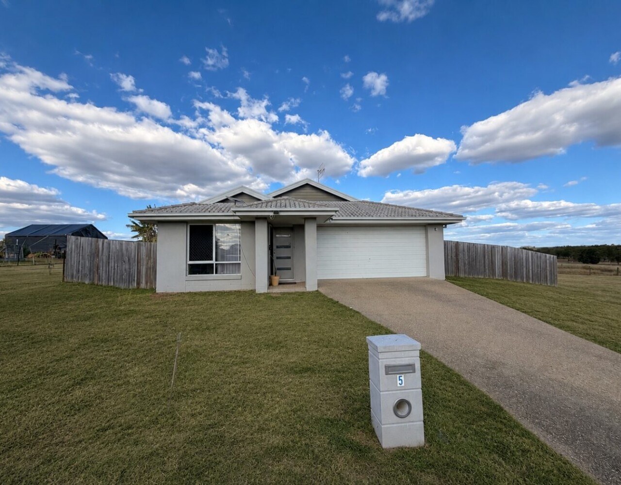 5 Charles Darwin Drive, Monto, QLD 4630