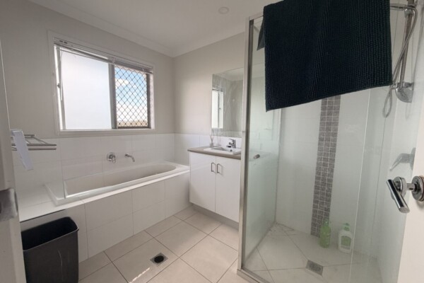5 Charles Darwin Drive, Monto, QLD 4630